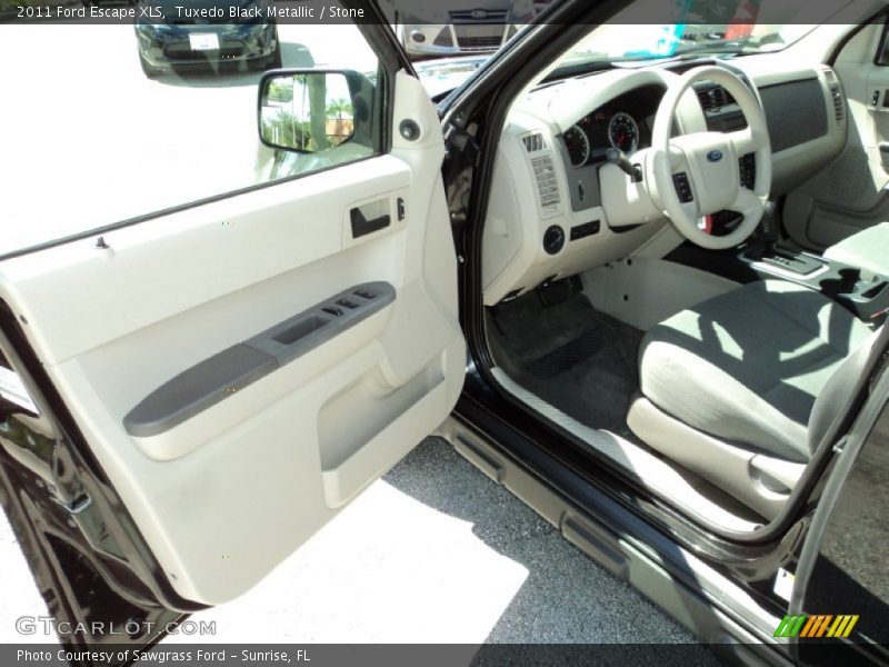 Tuxedo Black Metallic / Stone 2011 Ford Escape XLS