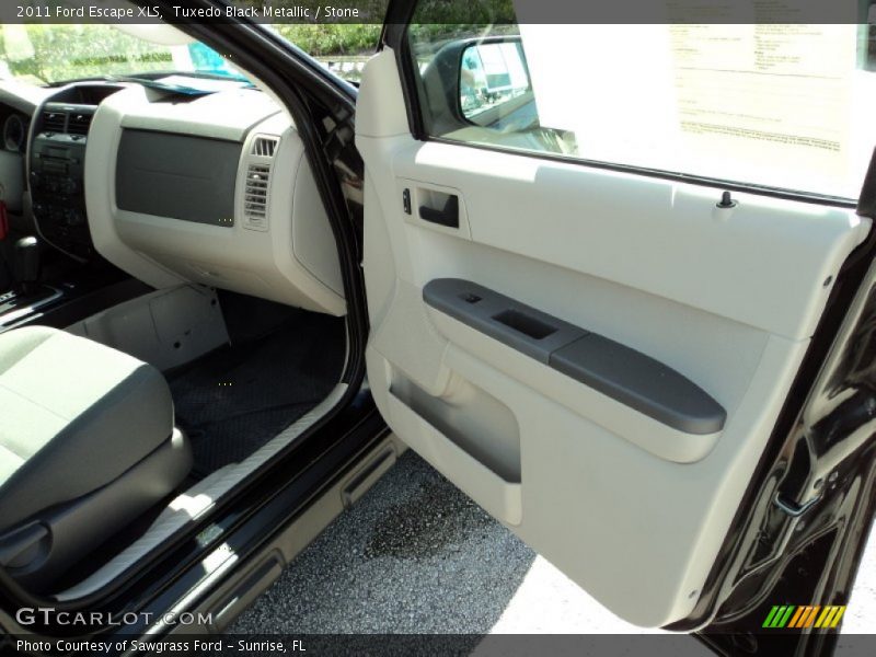 Tuxedo Black Metallic / Stone 2011 Ford Escape XLS