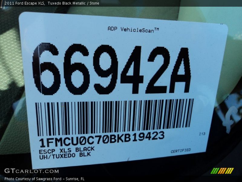 Tuxedo Black Metallic / Stone 2011 Ford Escape XLS