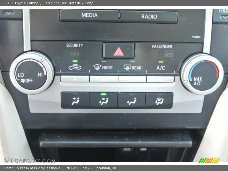 Barcelona Red Metallic / Ivory 2012 Toyota Camry L