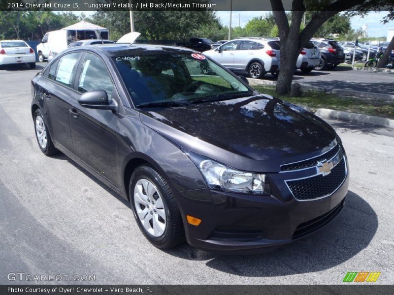 Front 3/4 View of 2014 Cruze LS