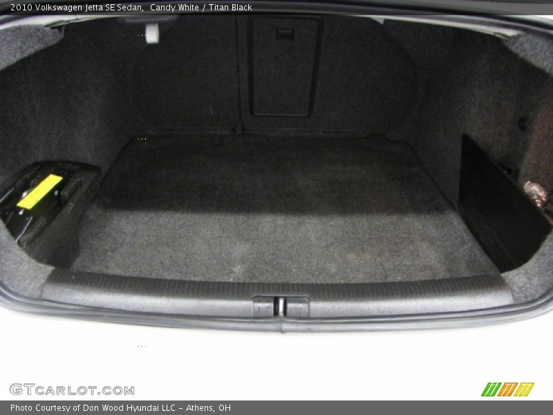 Candy White / Titan Black 2010 Volkswagen Jetta SE Sedan