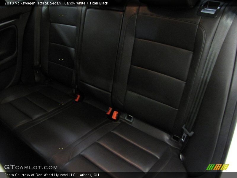 Candy White / Titan Black 2010 Volkswagen Jetta SE Sedan