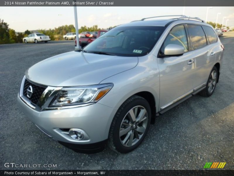 Front 3/4 View of 2014 Pathfinder Platinum AWD