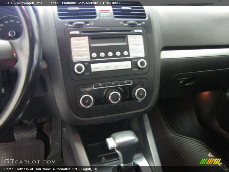 Platinum Grey Metallic / Titan Black 2010 Volkswagen Jetta SE Sedan