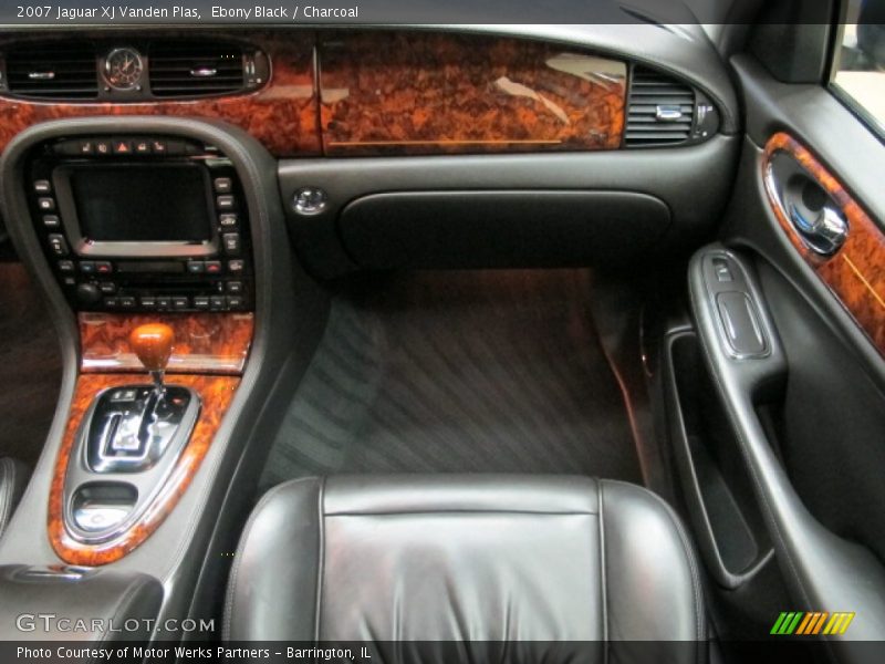 Ebony Black / Charcoal 2007 Jaguar XJ Vanden Plas