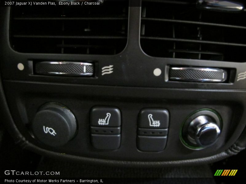 Ebony Black / Charcoal 2007 Jaguar XJ Vanden Plas