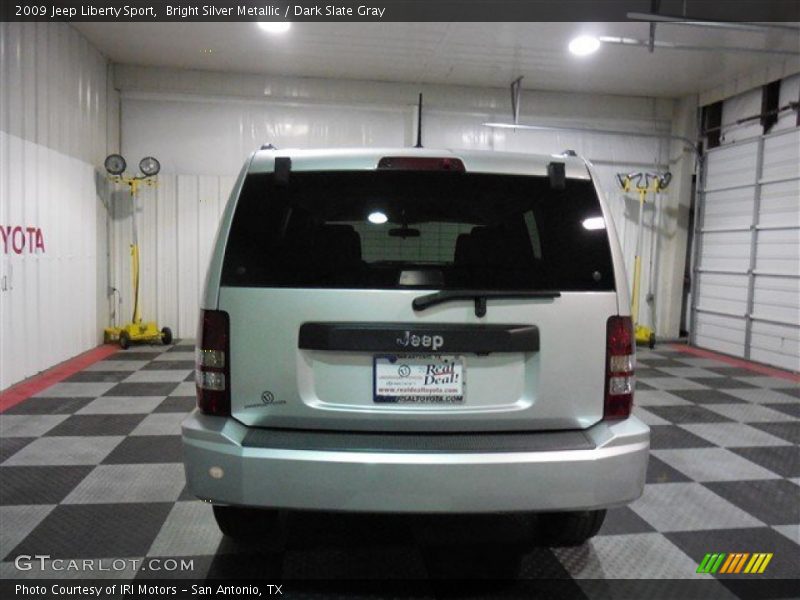 Bright Silver Metallic / Dark Slate Gray 2009 Jeep Liberty Sport
