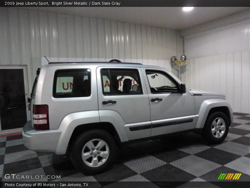 Bright Silver Metallic / Dark Slate Gray 2009 Jeep Liberty Sport