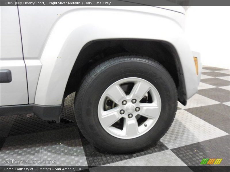 Bright Silver Metallic / Dark Slate Gray 2009 Jeep Liberty Sport