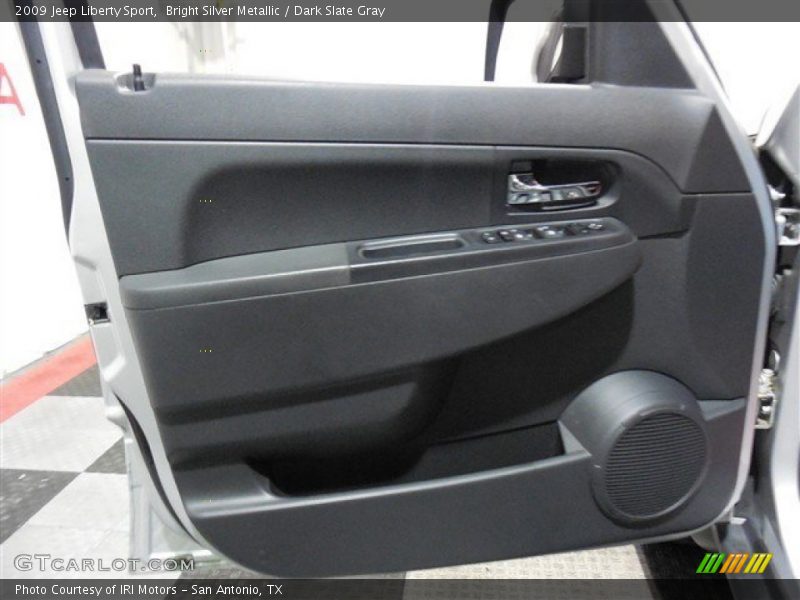 Bright Silver Metallic / Dark Slate Gray 2009 Jeep Liberty Sport