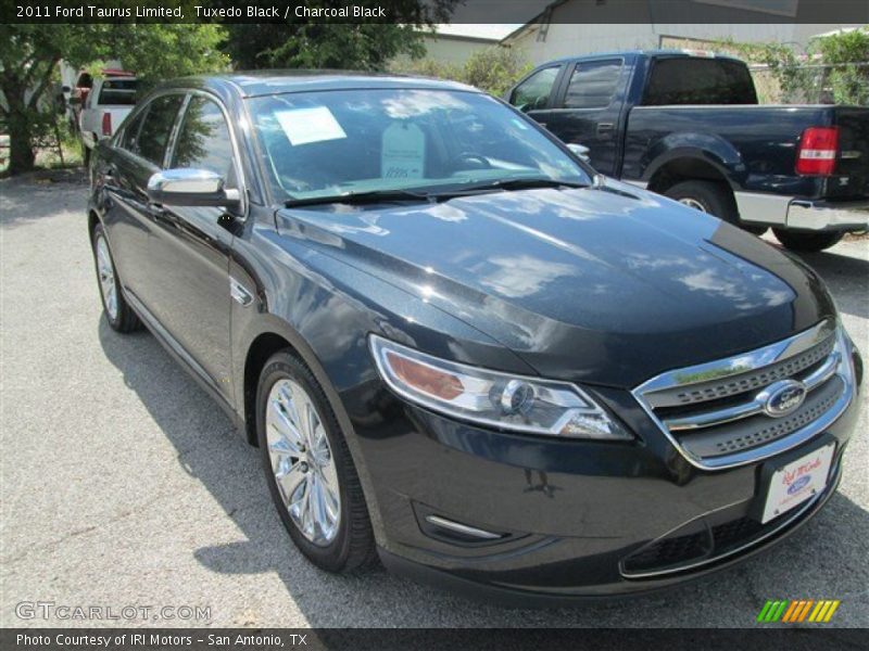 Tuxedo Black / Charcoal Black 2011 Ford Taurus Limited