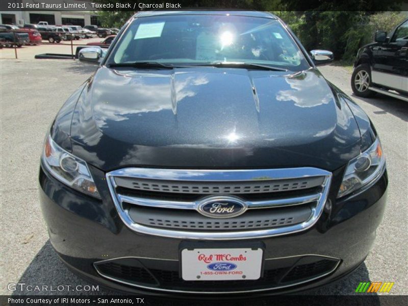 Tuxedo Black / Charcoal Black 2011 Ford Taurus Limited