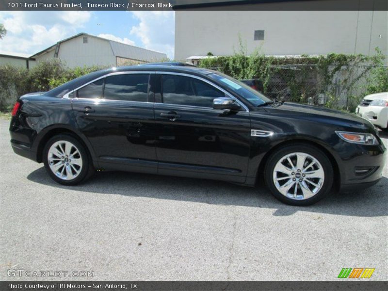 Tuxedo Black / Charcoal Black 2011 Ford Taurus Limited