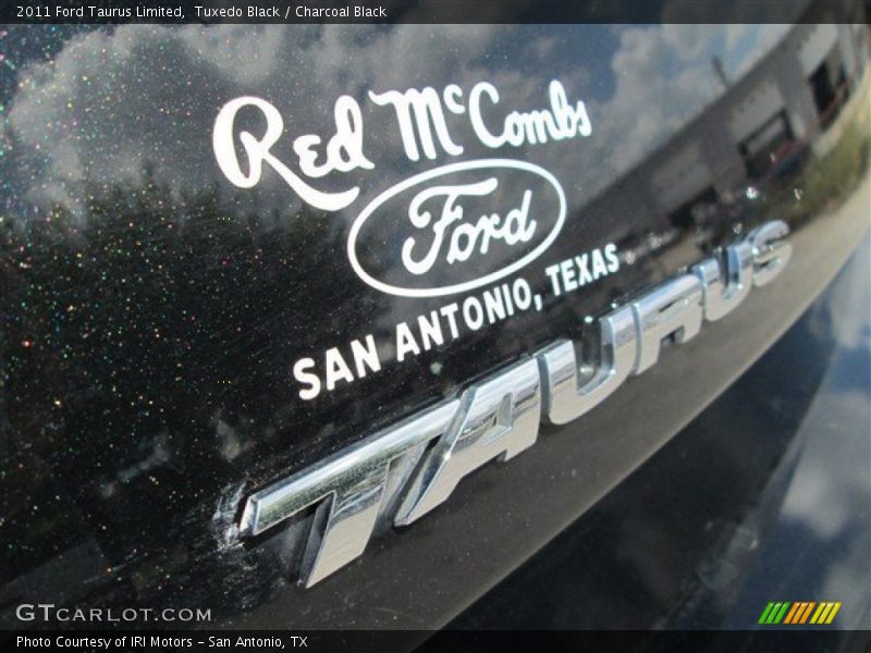 Tuxedo Black / Charcoal Black 2011 Ford Taurus Limited