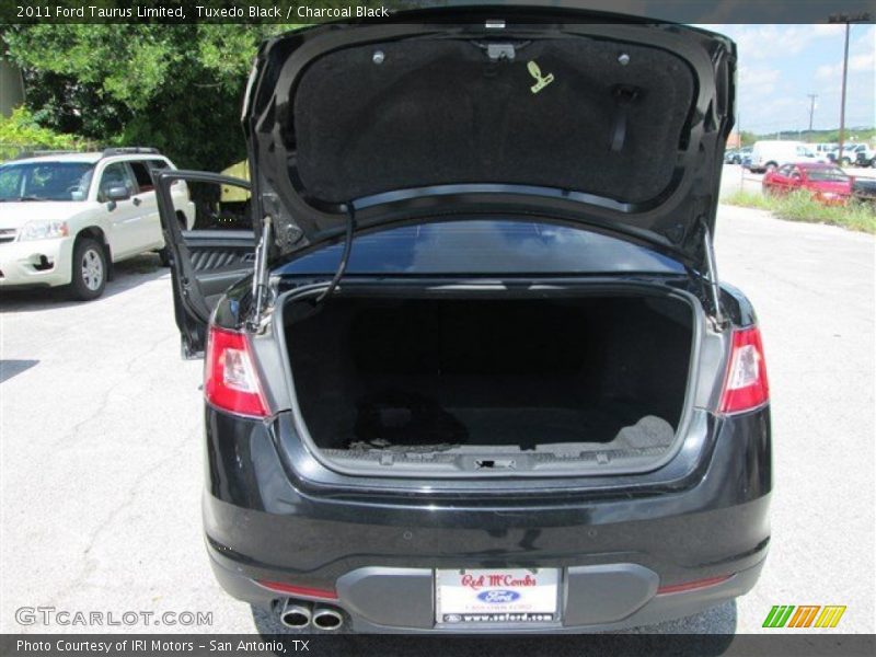 Tuxedo Black / Charcoal Black 2011 Ford Taurus Limited