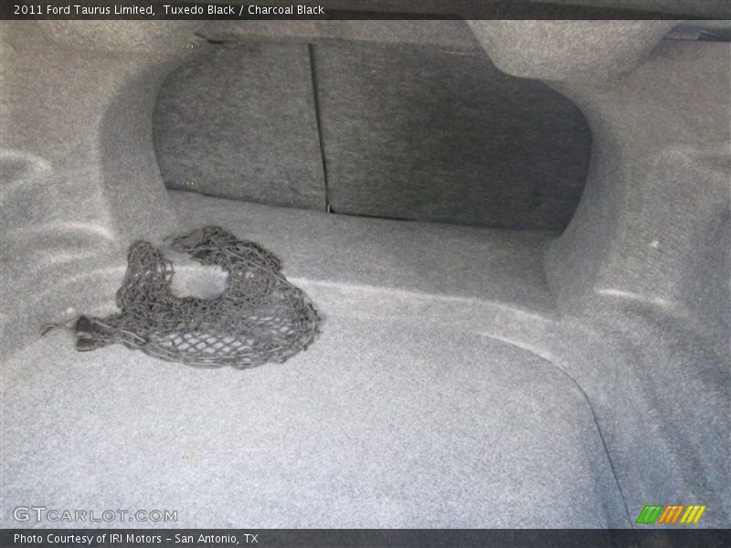 Tuxedo Black / Charcoal Black 2011 Ford Taurus Limited