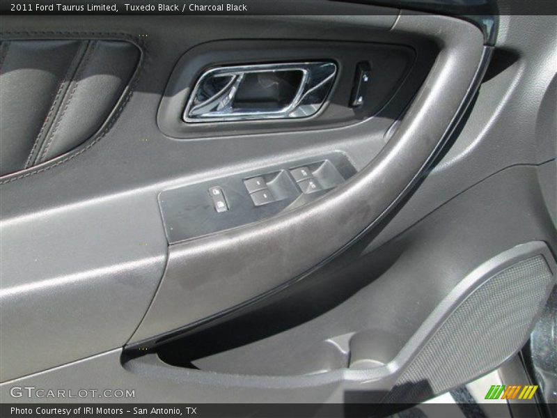 Tuxedo Black / Charcoal Black 2011 Ford Taurus Limited