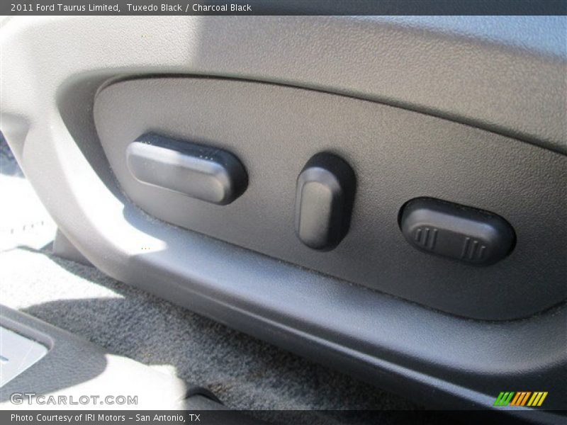 Tuxedo Black / Charcoal Black 2011 Ford Taurus Limited