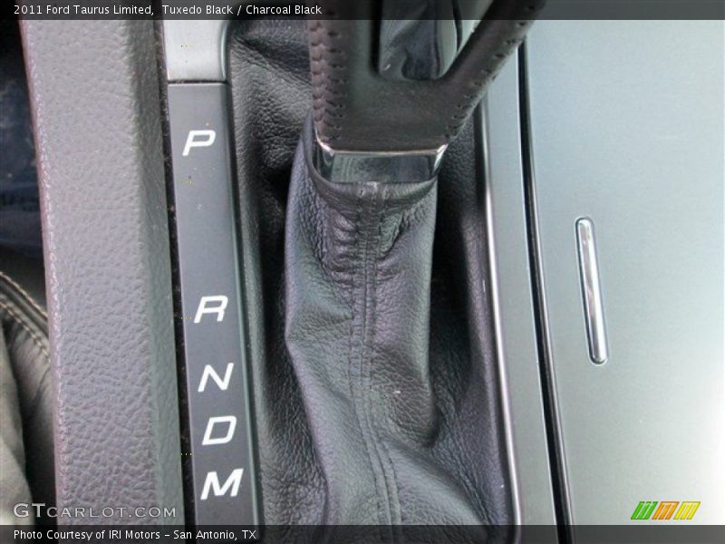 Tuxedo Black / Charcoal Black 2011 Ford Taurus Limited