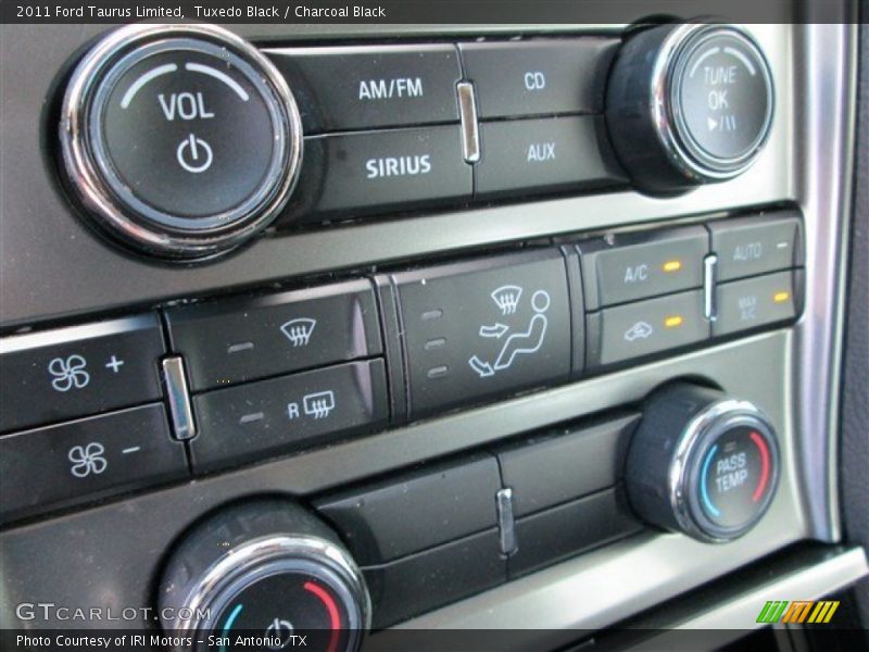 Tuxedo Black / Charcoal Black 2011 Ford Taurus Limited
