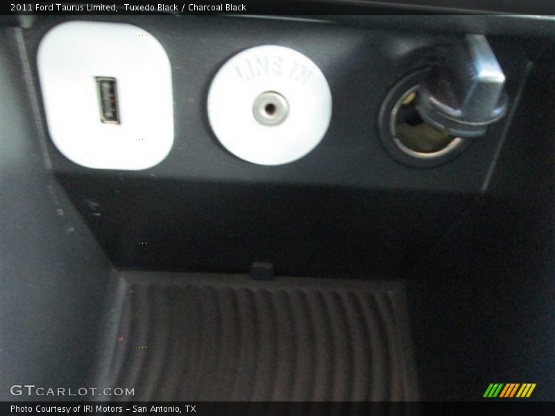 Tuxedo Black / Charcoal Black 2011 Ford Taurus Limited