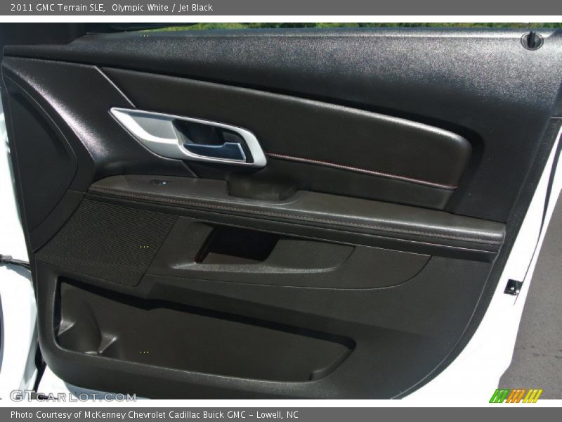 Olympic White / Jet Black 2011 GMC Terrain SLE