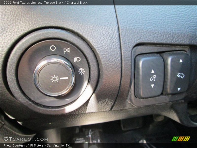 Tuxedo Black / Charcoal Black 2011 Ford Taurus Limited