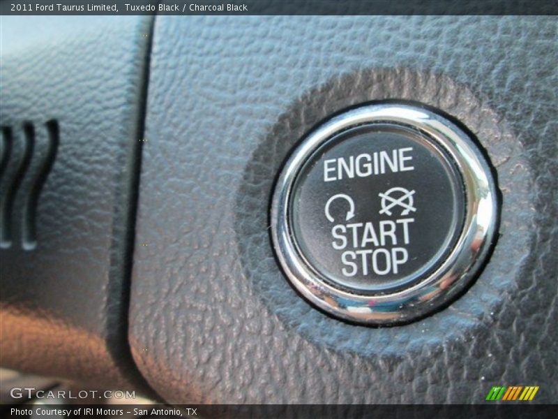 Tuxedo Black / Charcoal Black 2011 Ford Taurus Limited