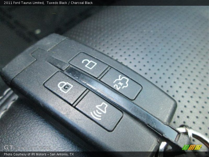 Tuxedo Black / Charcoal Black 2011 Ford Taurus Limited