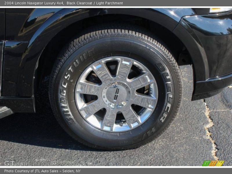 Black Clearcoat / Light Parchment 2004 Lincoln Navigator Luxury 4x4