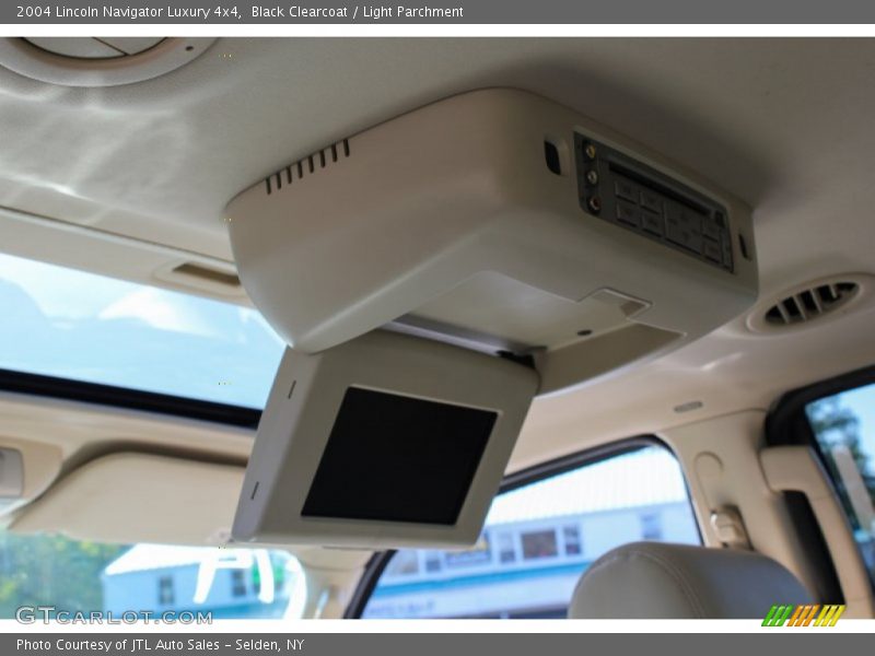 Entertainment System of 2004 Navigator Luxury 4x4