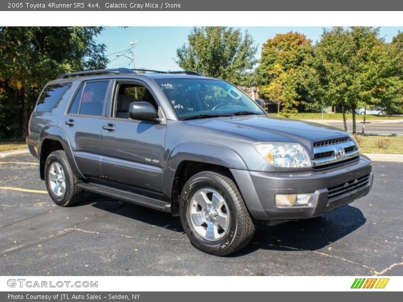 Front 3/4 View of 2005 4Runner SR5 4x4