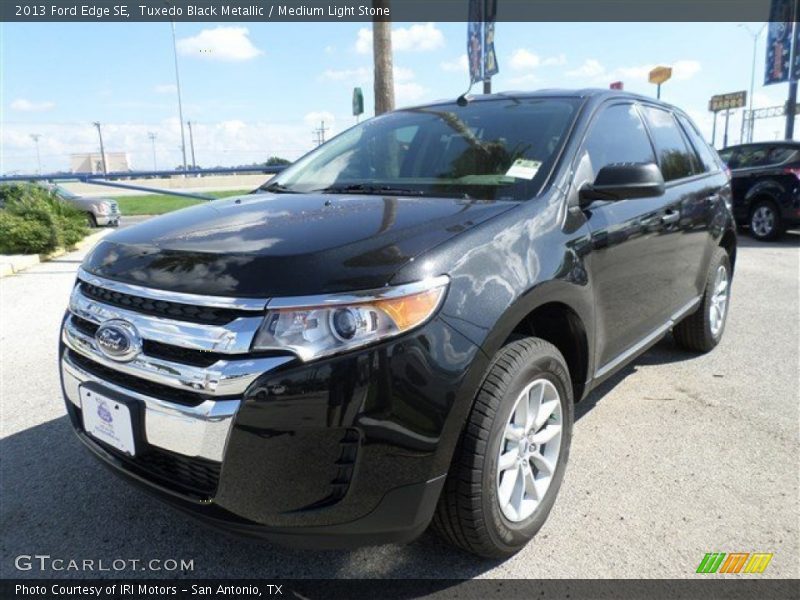 Tuxedo Black Metallic / Medium Light Stone 2013 Ford Edge SE