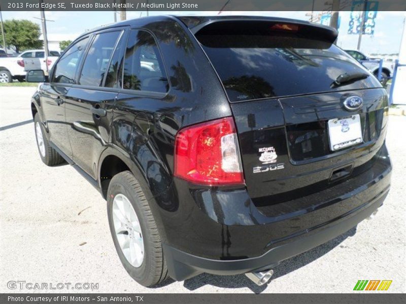 Tuxedo Black Metallic / Medium Light Stone 2013 Ford Edge SE