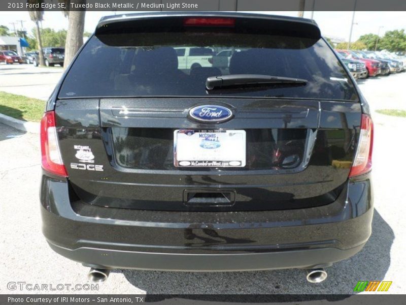 Tuxedo Black Metallic / Medium Light Stone 2013 Ford Edge SE