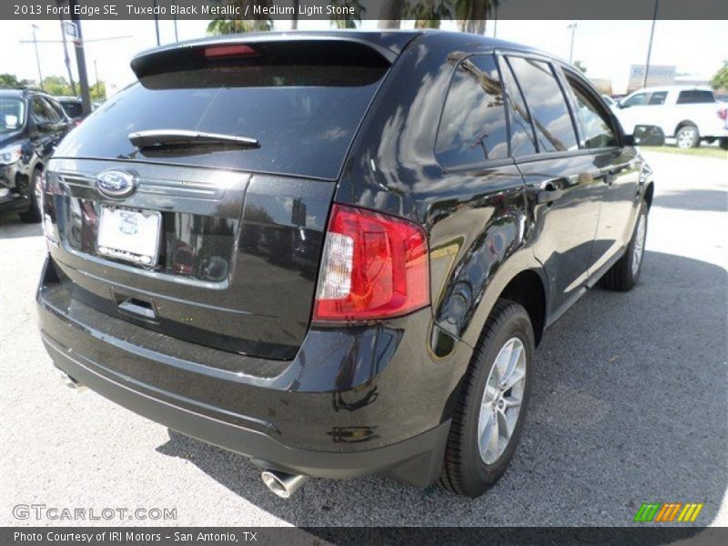 Tuxedo Black Metallic / Medium Light Stone 2013 Ford Edge SE