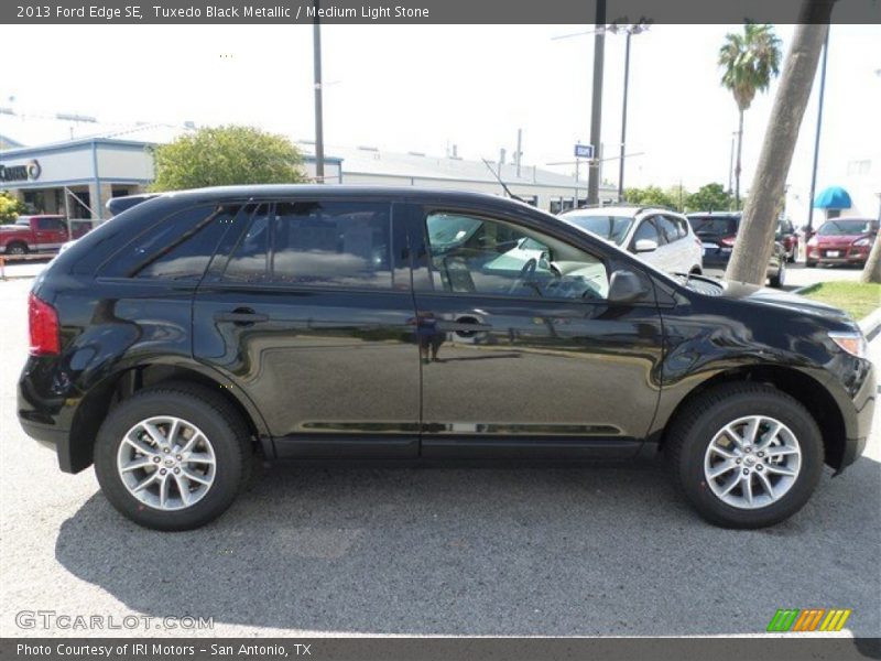 Tuxedo Black Metallic / Medium Light Stone 2013 Ford Edge SE