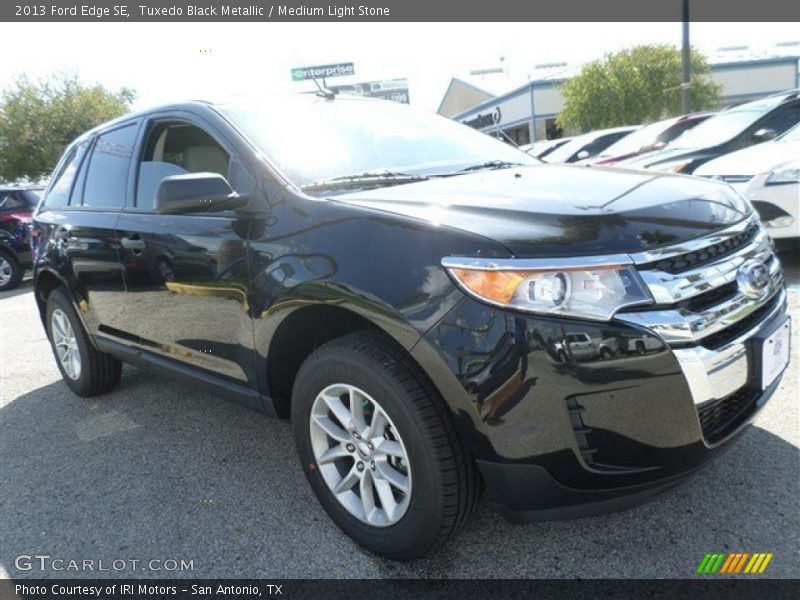 Tuxedo Black Metallic / Medium Light Stone 2013 Ford Edge SE