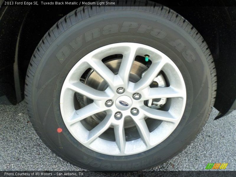 Tuxedo Black Metallic / Medium Light Stone 2013 Ford Edge SE