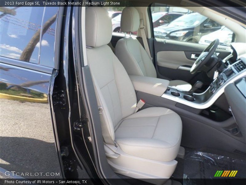 Tuxedo Black Metallic / Medium Light Stone 2013 Ford Edge SE
