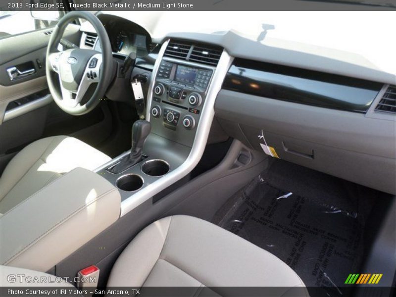 Tuxedo Black Metallic / Medium Light Stone 2013 Ford Edge SE