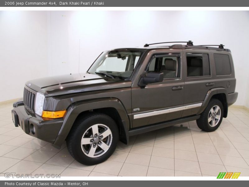 Front 3/4 View of 2006 Commander 4x4