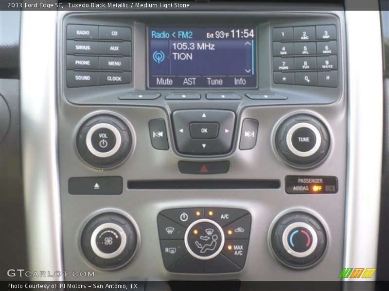 Tuxedo Black Metallic / Medium Light Stone 2013 Ford Edge SE