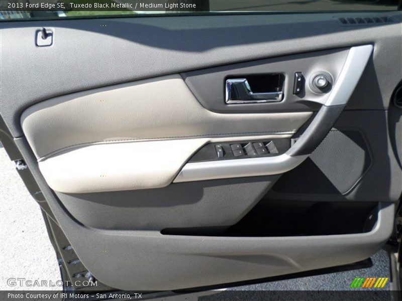 Tuxedo Black Metallic / Medium Light Stone 2013 Ford Edge SE
