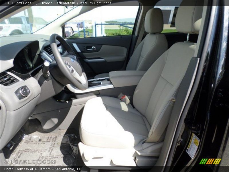 Tuxedo Black Metallic / Medium Light Stone 2013 Ford Edge SE