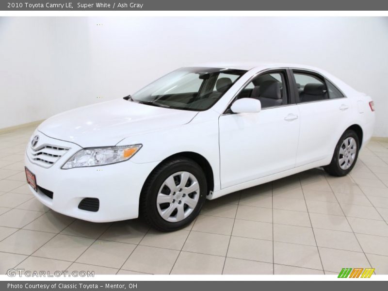 Front 3/4 View of 2010 Camry LE