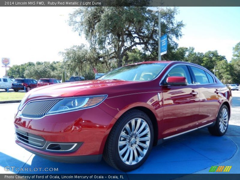 Front 3/4 View of 2014 MKS FWD