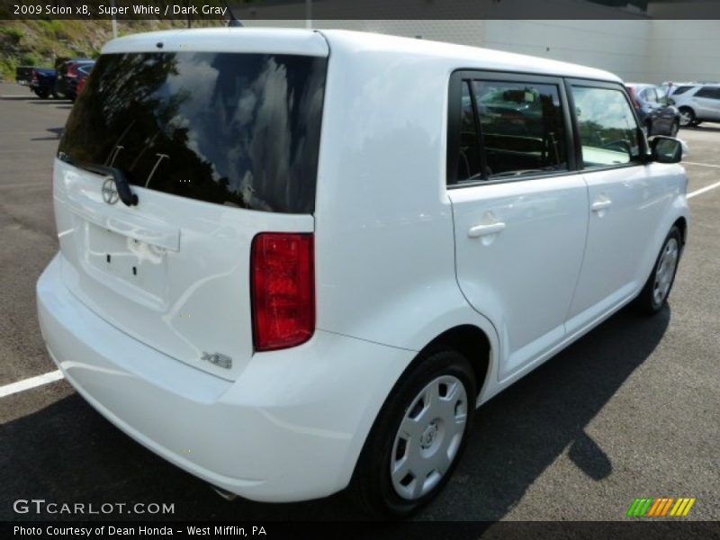 Super White / Dark Gray 2009 Scion xB