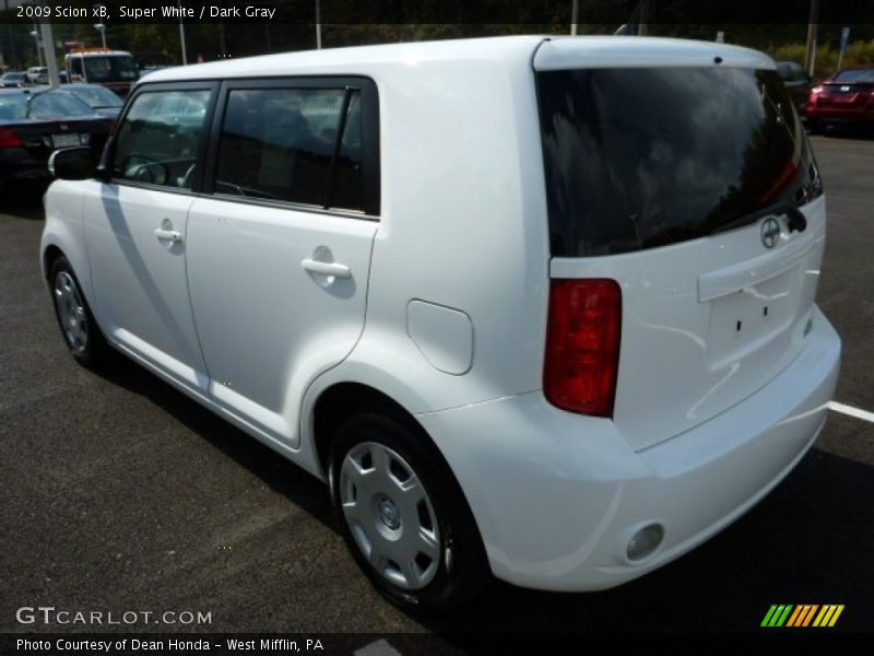 Super White / Dark Gray 2009 Scion xB